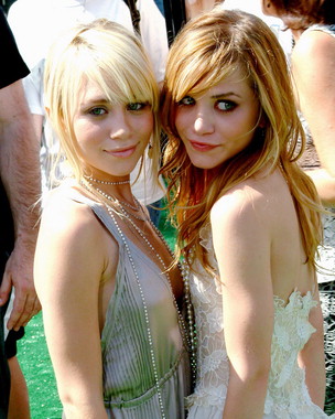 mary-kate-and-ashley-olsen-celebrity-photo-a.jpg